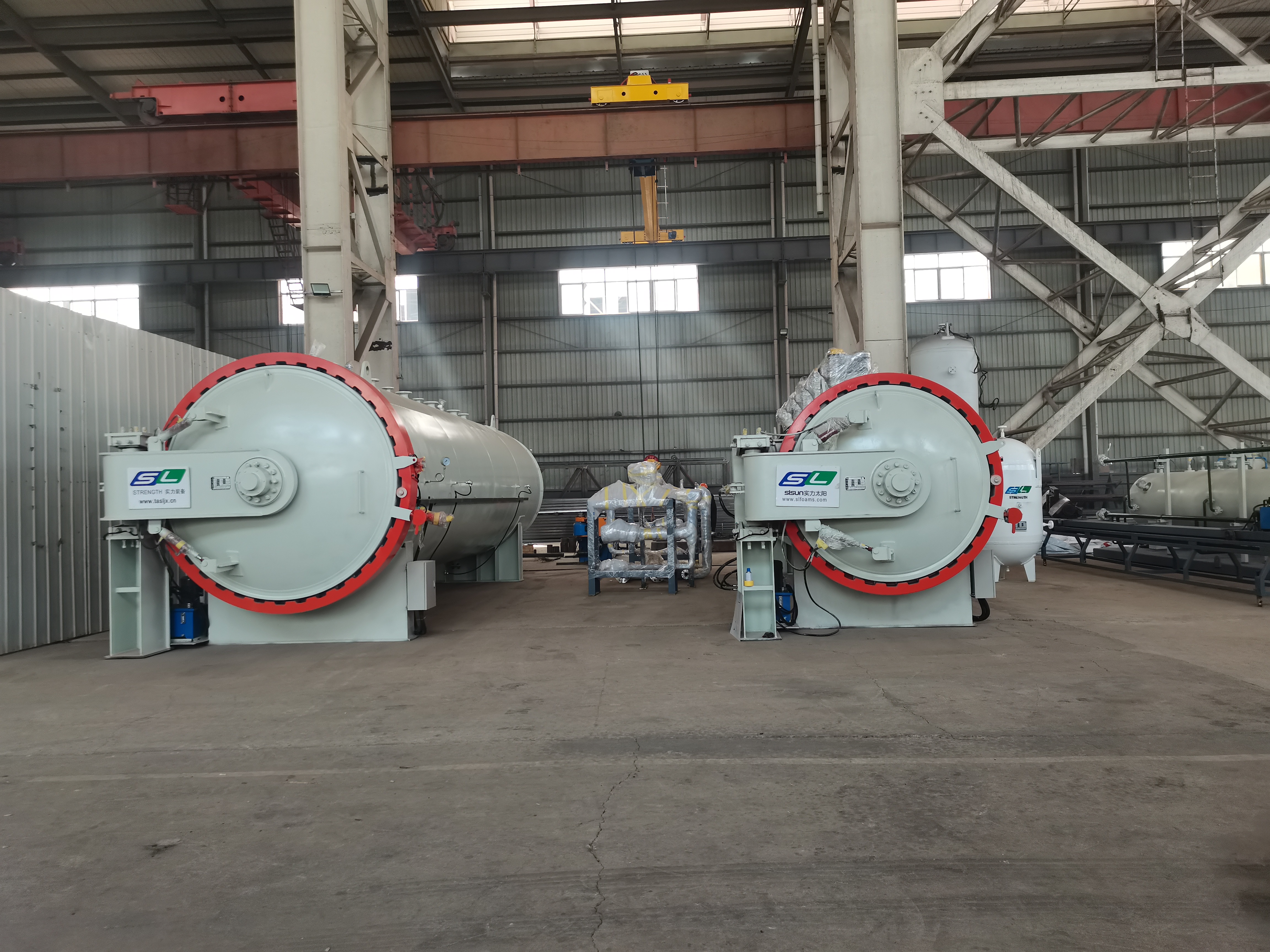 DN2000、DN2400兩臺新材料熱壓罐發(fā)往江蘇